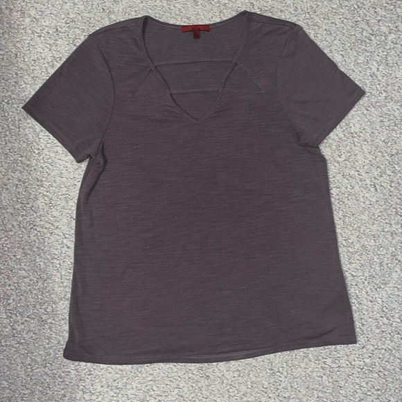 Red by BKE Plum Shirt Geometrical cutouts - Picture 2 of 5